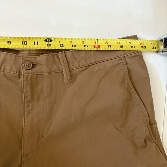 L.L bean Mens Chino Standard Fit Shorts size 38W - Picture 8 of 12